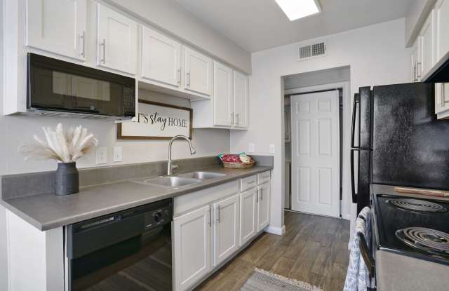 47Seventy Settler's Point Apartments Gallery 3
