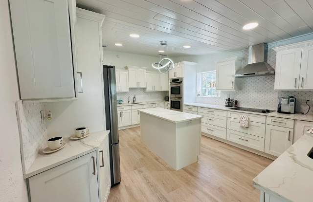 2650 Philippe Parkway photos photos