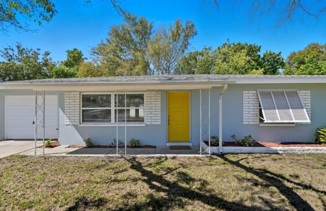 Section 8 Accepted! Beautiful Home in Largo - Spacious Backyard and Move-in ready! 3bed|2bath - 1713 Valencia Drive East, Largo, FL 33778