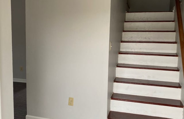 6895 Shahid Row Gallery 2
