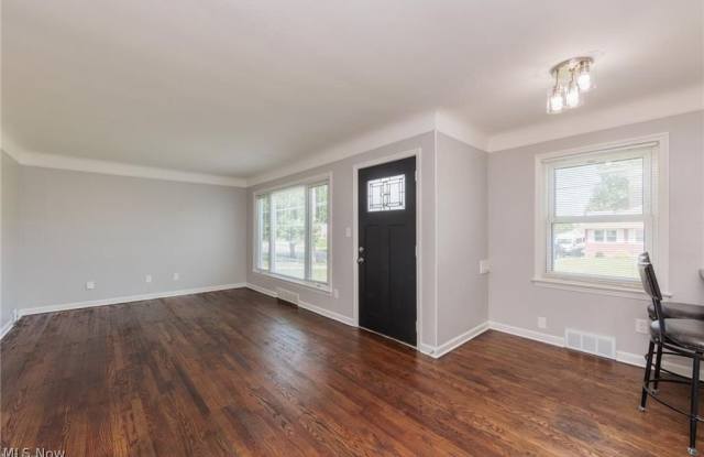 3707 Longwood Avenue Gallery 3
