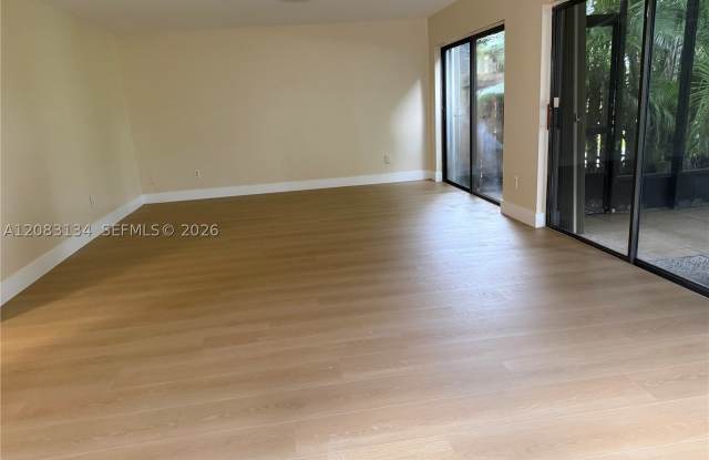 19233 E Lake Dr Gallery 4