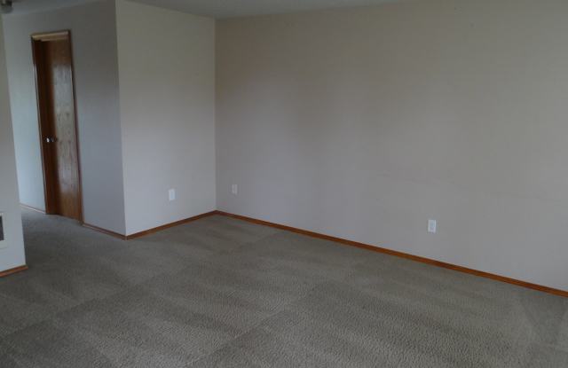 Lovely La Center Duplex Available for Lease - 620 E. Elm Ave La Center, WA Gallery 3