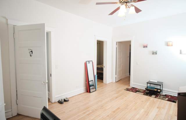 3539 West School Street - 1R Gallery 4