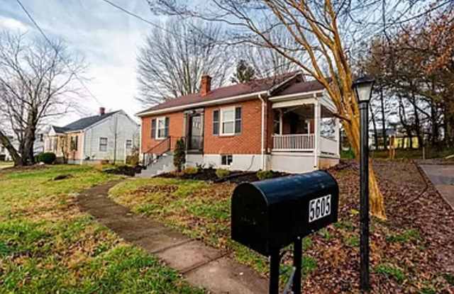 Cheery 3 Bedroom Home in a Convenient Lynchburg Location Gallery 3