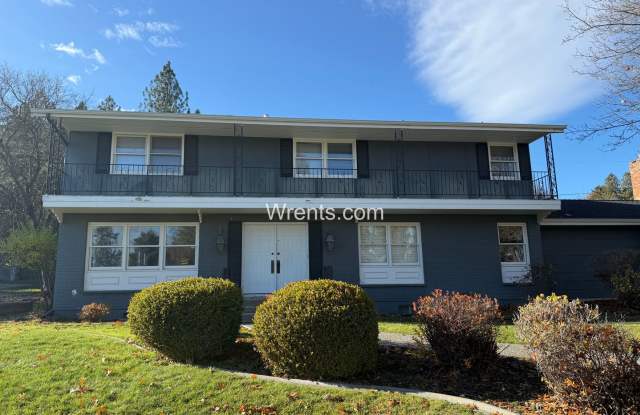 Spacious 6-Bedroom Home with Pool  Multiple Fireplaces – Great Northside Location! - 10521 North Kensington Court, Country Homes, WA 99218