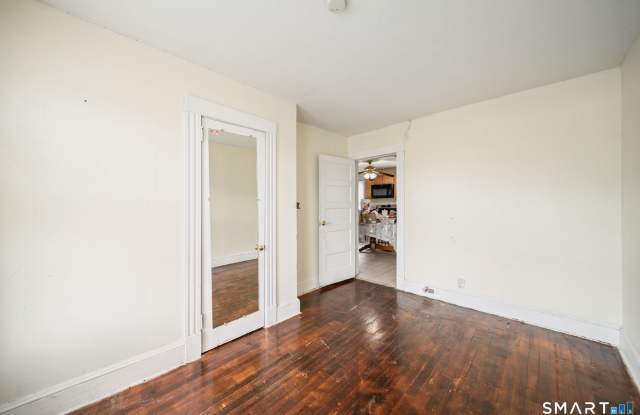 143 Divinity Street Gallery 4