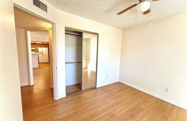 9070 SPRING MOUNTAIN Road Gallery 2
