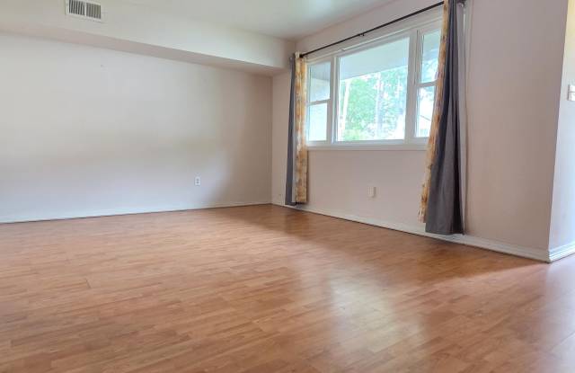 2604 Dogwood Court Gallery 3
