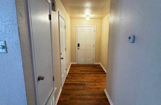 Remodeled 4 Bedroom 2 Bath Spacious Home Gallery 3