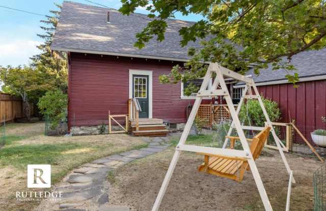 Charming Vintage 2 Bed / 1 Bath with Private Fenced Backyard photos photos