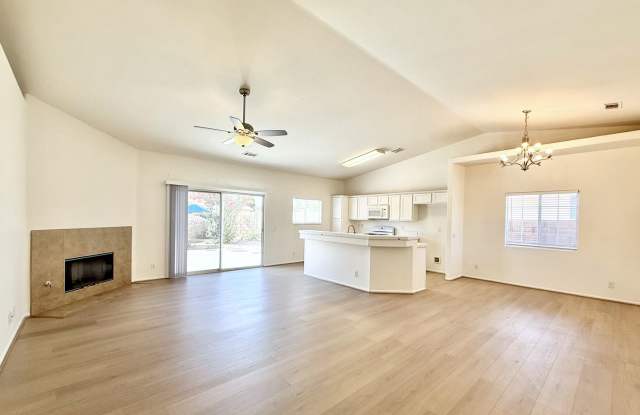 AVAILABLE NOW!! 3 Bedroom 2 Bathroom Home In Indio!! photos photos