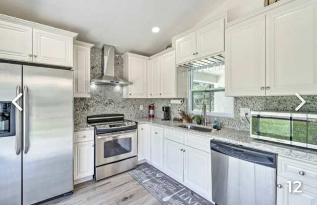 Charming 3BR House in North Port Gallery 1