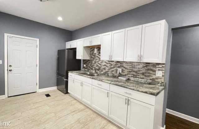 8020 S Harvard Ave 1/2/basement Gallery 4