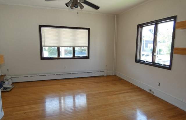 63 Emerald St Gallery 3