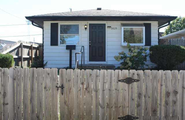 Now available! Cute 2BR Bugalow near garfield Park Gallery 1