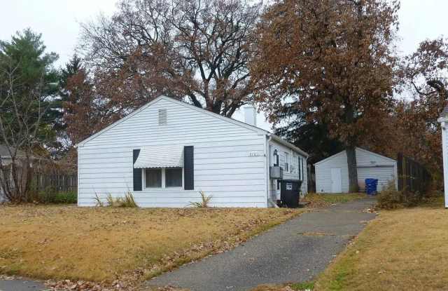 Spacious 3-Bedroom Moline Rental Garage Included photos photos