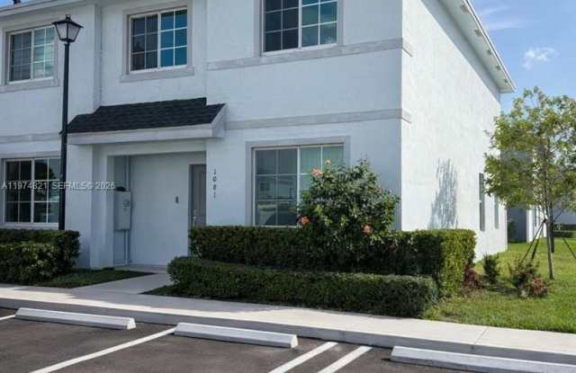 1081 NW 5th St photos photos