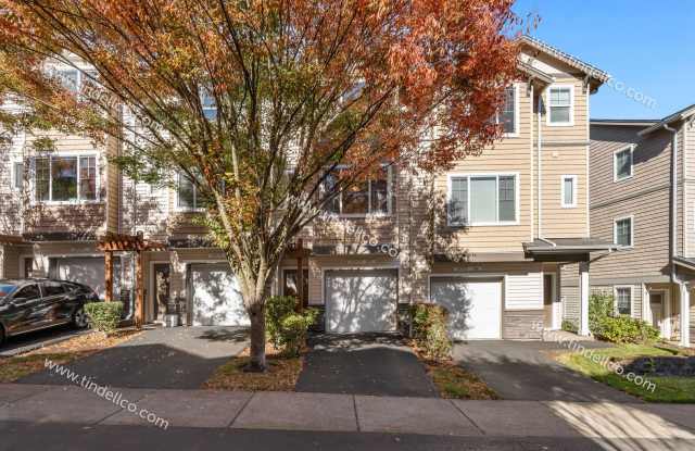 2ND MONTH FREE! Charming Townhome w/ Fireplace, Balcony  More Near Progress Ridge! - 15375 Southwest Mallard Drive, Beaverton, OR 97007