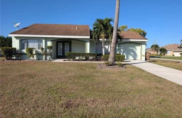 927 SE 19th Street - 927 Southeast 19th Street, Cape Coral, FL 33990