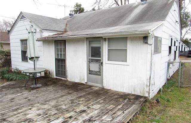 3832 Pershing Avenue Gallery 4