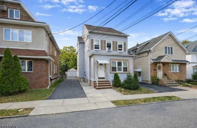 92 Maple Ave - 92 Maple Avenue, Wallington, NJ 07057