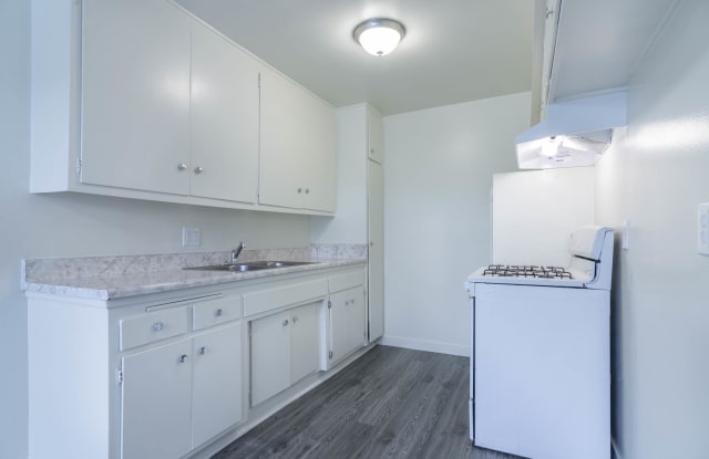 21001 Roscoe Apartments Gallery 4