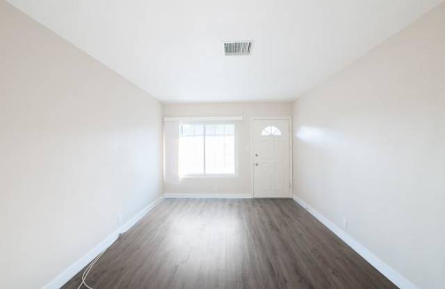 11801 Hart St. #5 - 11801 Hart Street, Los Angeles, CA 91605