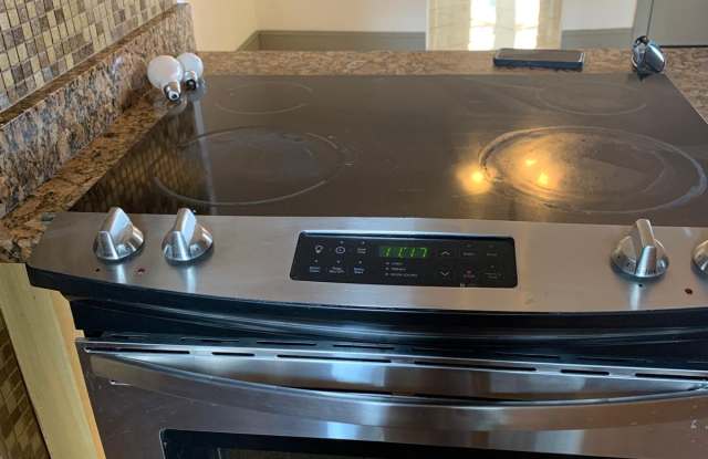 121 1/2 Eastern Ave - 121 1/2 Eastern Avenue, Worcester, MA 01605