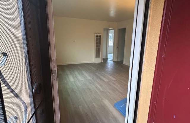 2 Bedroom 1 Bath Apartment 950 sft with utilities (except PGE) Gallery 4
