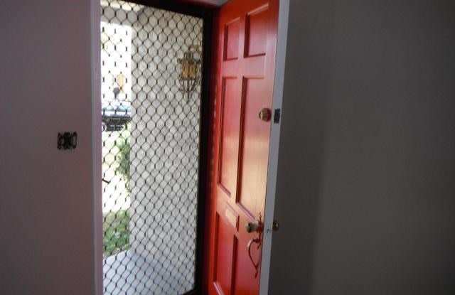 6343 Satsuma Avenue Gallery 3