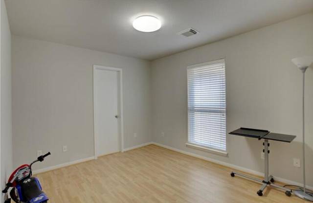 5104 Bluestar Drive Gallery 4