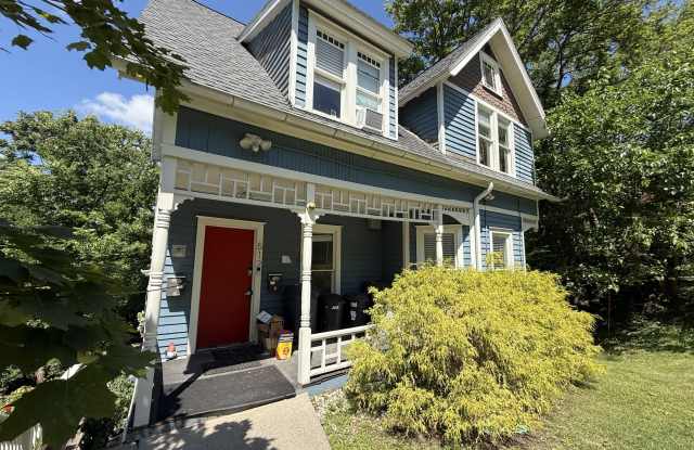 512 University Avenue - 1 photos photos