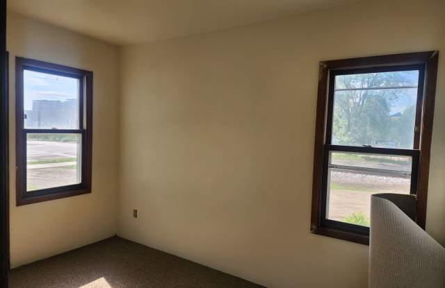 Available Sept 15th - 4 bedroom, 1 bath two story newly renovated home in desirable Williamson St neighborhood Gallery 4