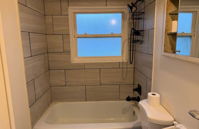 Charming 3BR House in Belleville Gallery 4