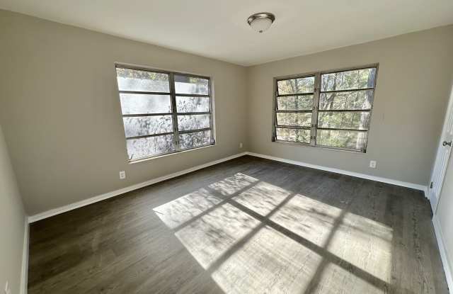 1930 Granville Avenue Gallery 4