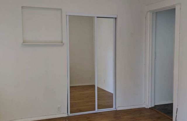858 North La Fayette Park Place Gallery 3