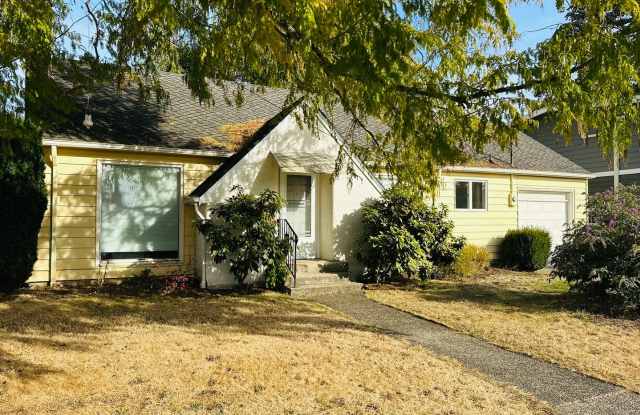 Charming Vintage Downtown Camas Bungalow Gallery 1