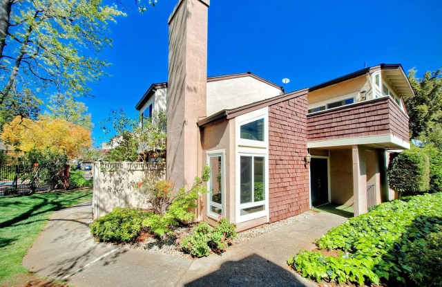 Spacious Two-Story 3bd Townhouse With Private Patios, Balcony,  Garage photos photos