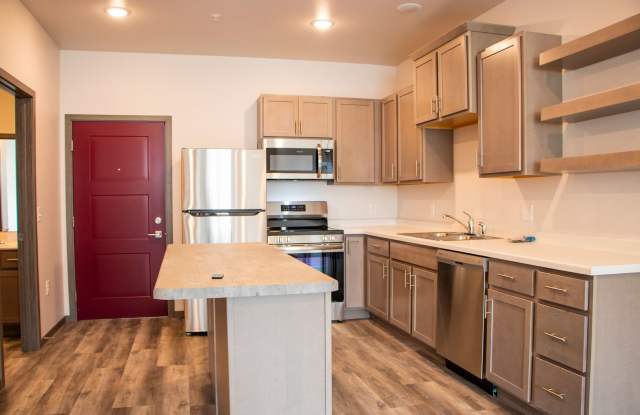 Top Floor 1 Bed- Southside of Eau Claire! Gallery 1