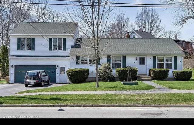 18 Pierce St - 18 Pierce Street, Westbrook, ME 04092