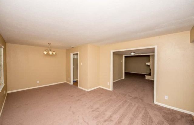 717 Pinehill Ln Grand Prairie TX 75052 Unit: 1 Gallery 4