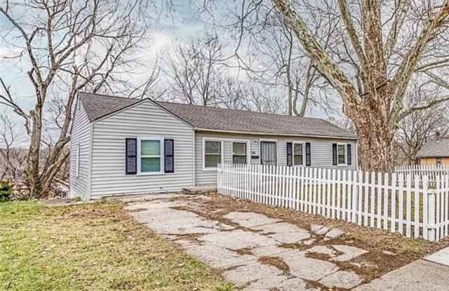 4 Bedroom 1 Bath Home Rent - 5011 Brooklyn Avenue, Kansas City, MO 64130