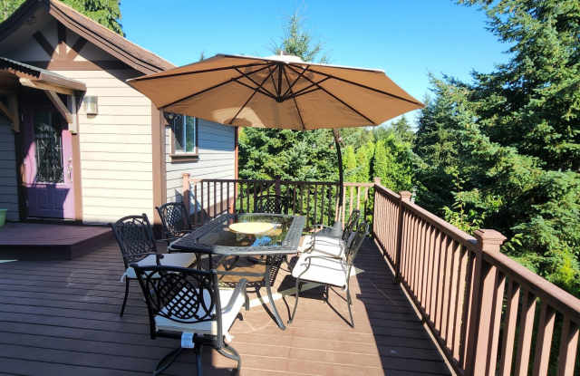 Bright & Open Federal Way 3 Bed 4 Bath Home Gallery 3