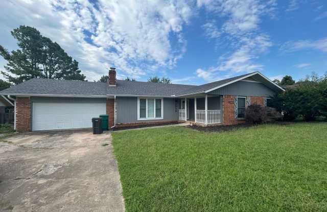 Spacious 3 Bed, 2 Bath Home in the Heart of Rogers - 2914 West Richwood Circle, Rogers, AR 72756