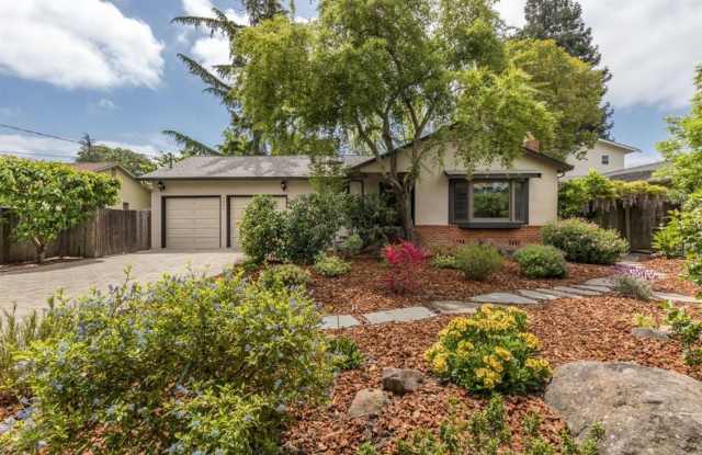 3 bdrm 2 bath single level home + detached office  gated pool! - 2067 West Lincoln Avenue, Napa, CA 94558