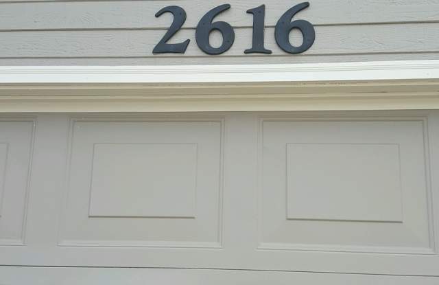 2 bed 1 bath duplex w/ 1 car garage! Lawn service included! Complimentary maintenance! photos photos