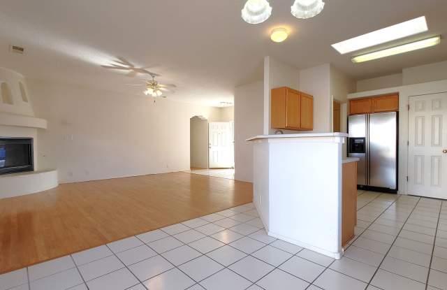 Beautiful 4 Bedroom, 2 Bath In The NW! Gallery 4