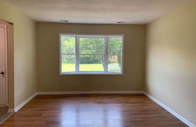 249 PERIWINKLE Avenue Gallery 3