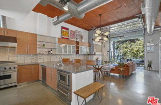 1152 North La Cienega Boulevard Gallery 1